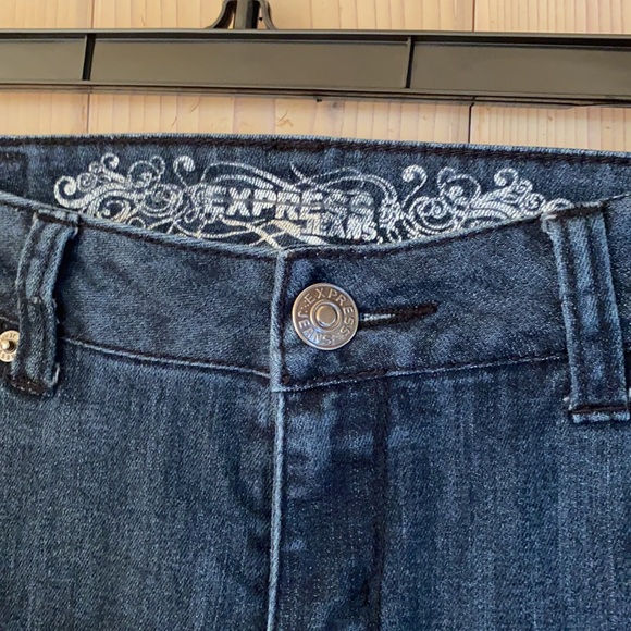 Express Jeans• Size 2• Flare• Mid Rise - Picture 2 of 6